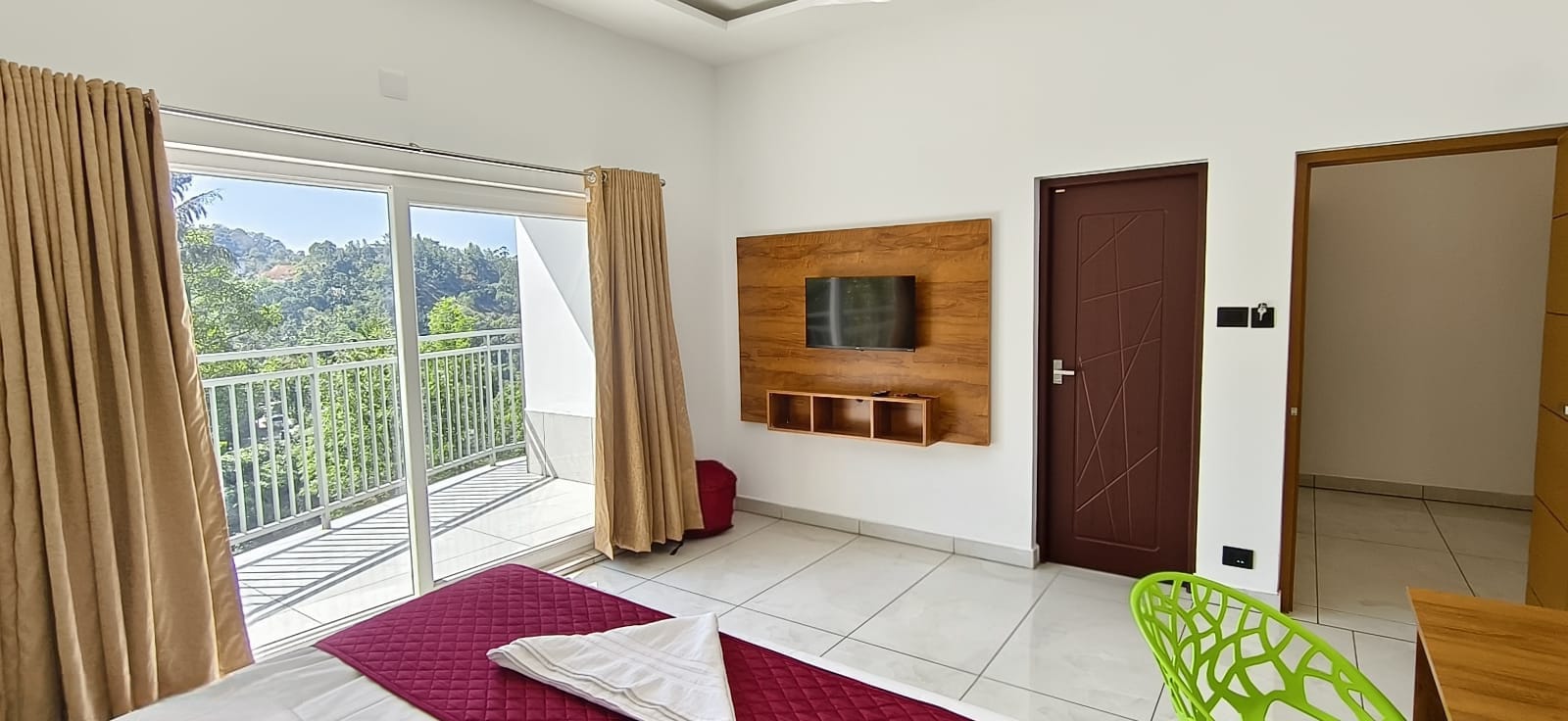 Modern Room Amenities